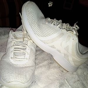 Women's white Nike revolution size 8 1/2